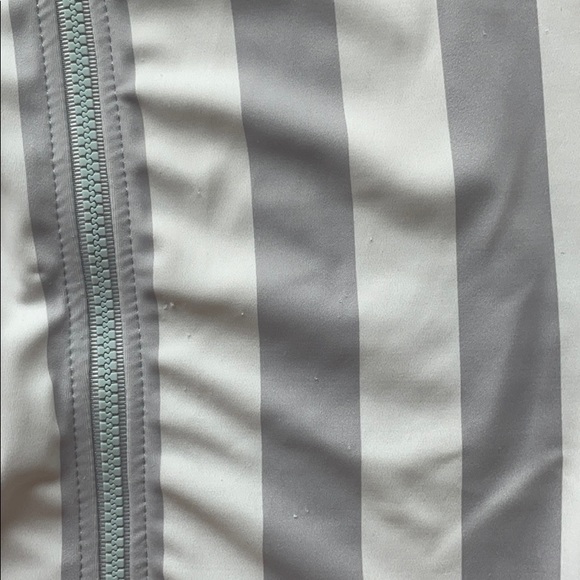 GUC Kortni Jeane 6/7 kids gray stripe rashguard - Picture 4 of 6